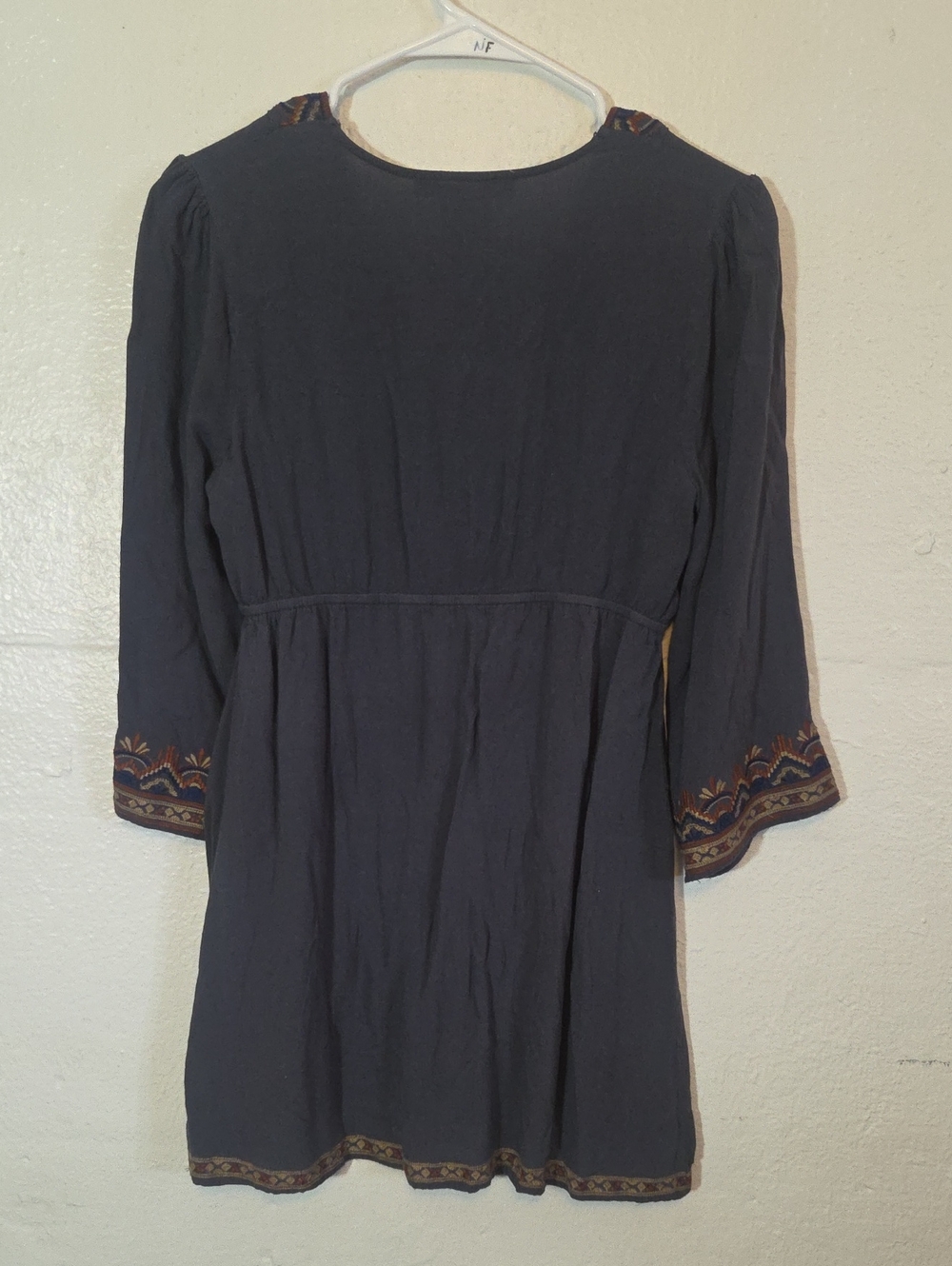 Flying Tomato Gray Embroidered V-Neck Tunic Top Womens Size Large 100% Rayon - Picture 4 of 6